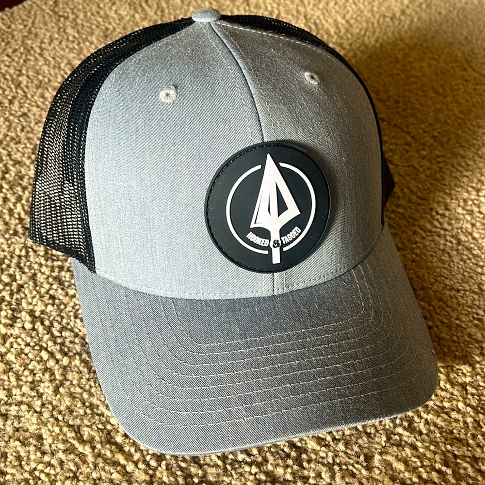 NWT Hooked & Tagged broadhead patched hat